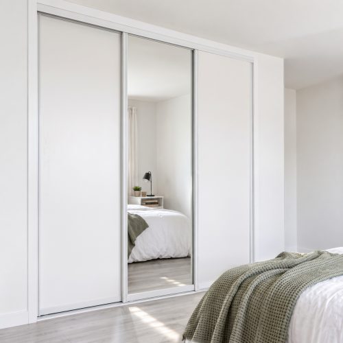 Ultra Triple Sliding Doors – Mirror + White + White
